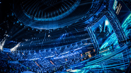 中国大模型技术快速发展 DeepSeek与Kimi争相推出新产品