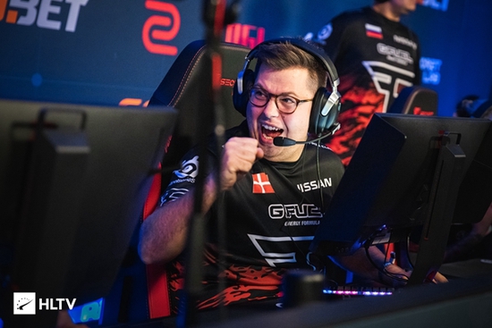 头腾大战升级：MOBA赛道的新挑战